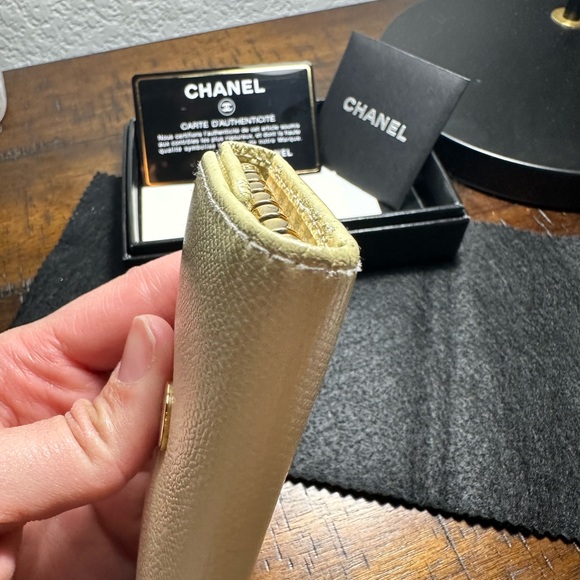 Full Inclusion Chanel 6 Key Holder - Picture 8 of 16